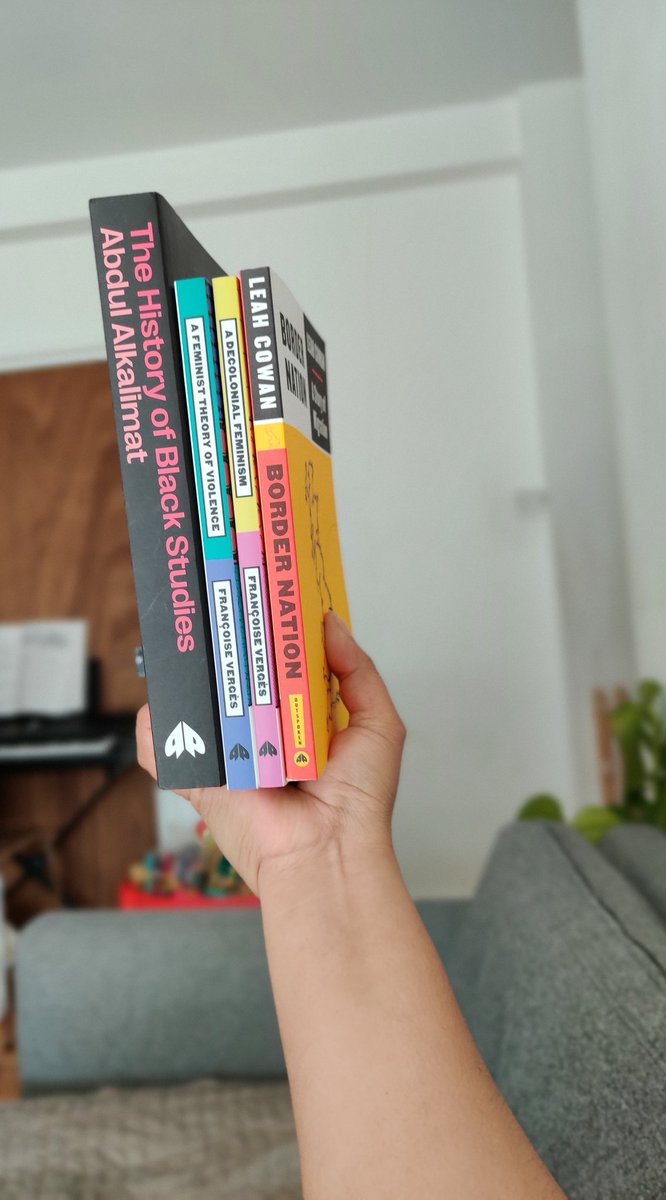 JaeldelaLuz1's tweet photo. Aproveche el #radicalmay de @PlutoPress para hacerme de unos libros a los cuales les tenía ganas hace más de un año. Valió la pena el 50% de descuento.
For radical changes, radical books! 🤎👍🏾 https://t.co/n55Ketaukx