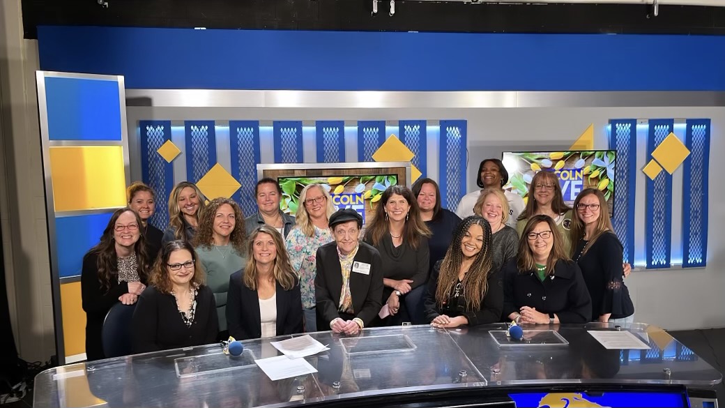 LincolnLiveTV's tweet photo. Happy Mother's Day, Gahanna! Here is our special Mother's Day episode of Lincoln Live! @GLHSLions @GLHS_Athletics @GahannaJeffersn @jessicaslocum3 

https://t.co/RXC2HkYKEx https://t.co/TrrTXfDxvs