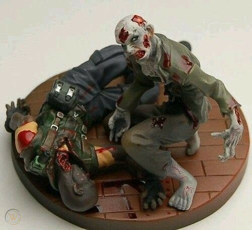 PURITALIANBLOOD's tweet photo. Resident Evil Organic Figure/Statue of the classic first zombie taking a bite out of Kenneth and peering over at you #ResidentEvil #Biohazard #REBHFun #Organic #KennethJSullivan https://t.co/uTeSBkwELD