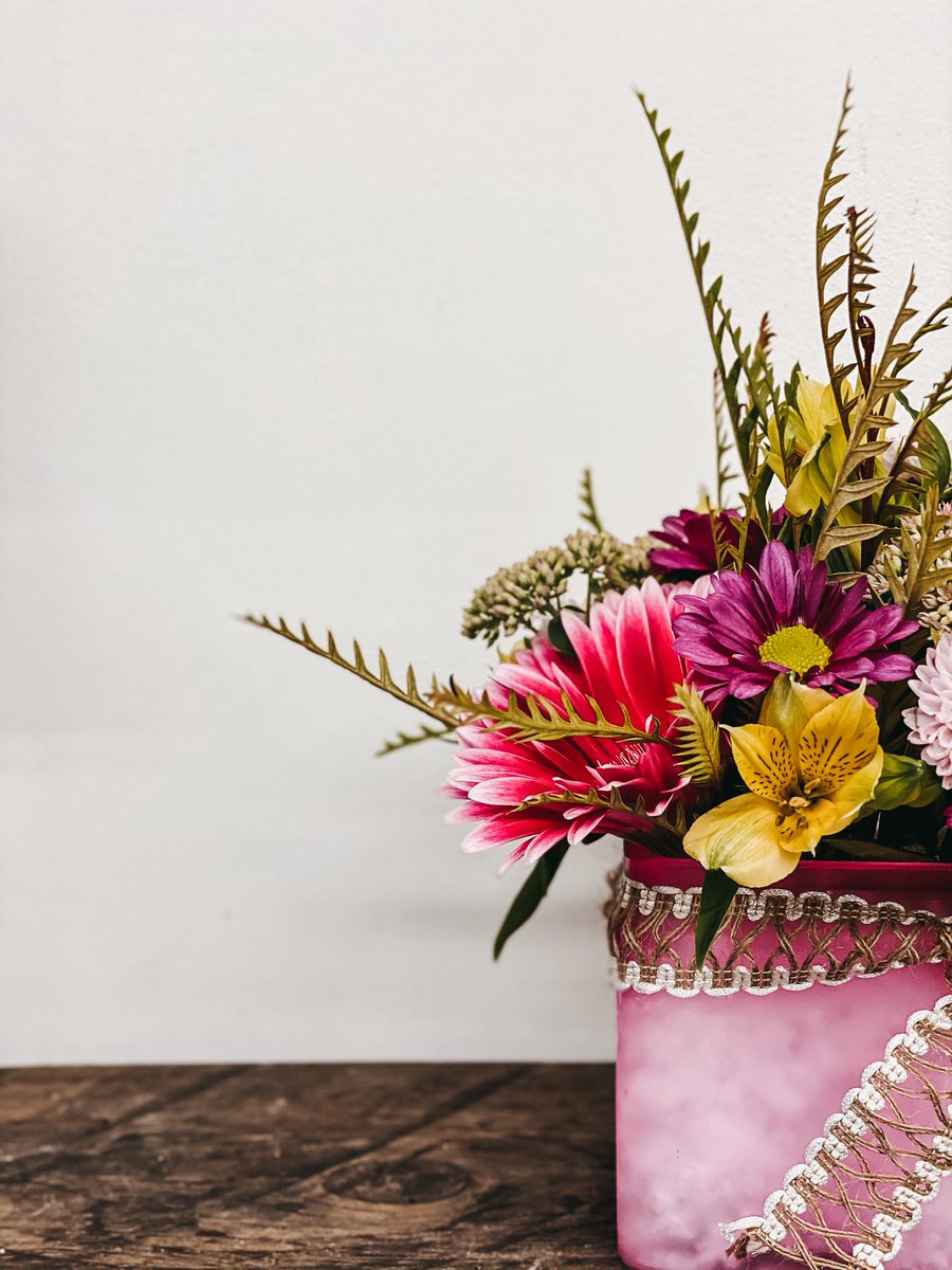 CarmanGift's tweet photo. Don’t forget!!! Mother’s Day, this Sunday! We’ve got beautiful arrangements and bouquets all ready for delivery or pick up! https://t.co/dt7aDiT3Rx