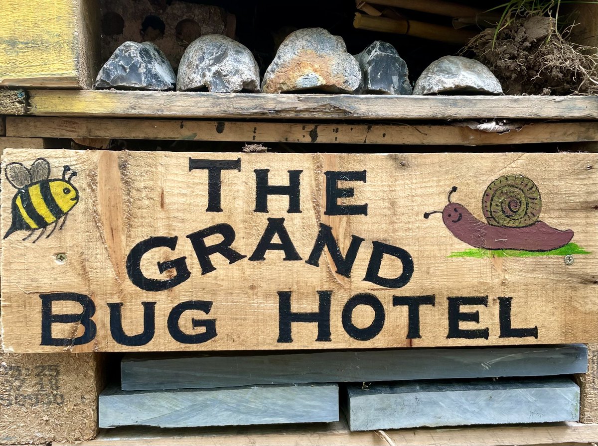 Prof Melanie Leng (@meljleng) on Twitter photo Lovely lunchtime marking this grand bug hotel <a href="/BritGeoSurvey/">British Geological Survey</a> - thanks to the Wilding Bunch! 🐜 🐛 🐞 Lovely lunchtime marking this grand bug hotel <a href="/BritGeoSurvey/">British Geological Survey</a> - thanks to the Wilding Bunch! 🐜 🐛 🐞