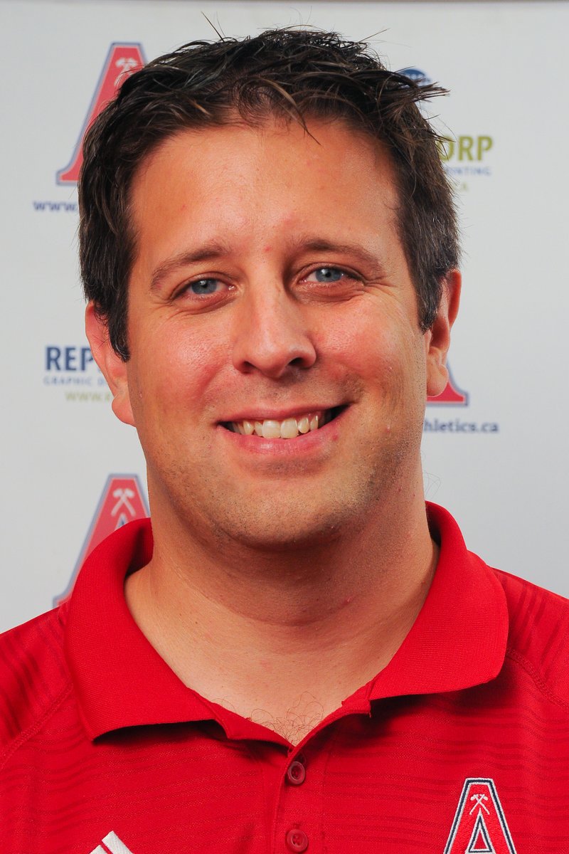 acadia_alumni's tweet photo. Congratulations to Dr. Colin King (’17), recipient of this year's @AcadiaU Alumni Faculty Award for Excellence in Teaching. If a single line could capture his philosophy, it might be: “instead of being a sage on the stage, aim to be a guide on the side.” https://t.co/qjEEXiQvo5 https://t.co/mPixJQTxbg