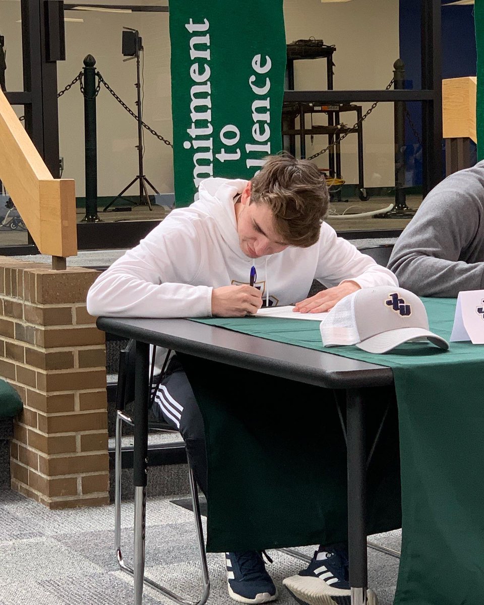 jake_hite22's tweet photo. Official 🖊 @JCUFootball @Marty_Gibbons @LCCougarFB https://t.co/oZmjnKUI2l