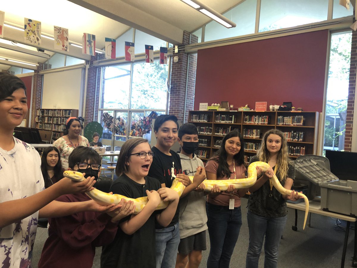 DPJH Library tweet media