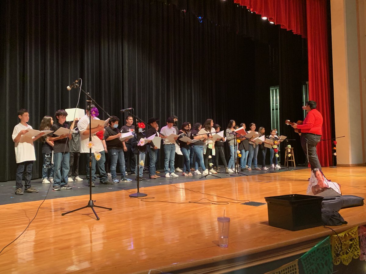 Losoya_MS's tweet photo. @southsideisd #RootEdLosoya_MS Mariachi and Conjunto Concert last night at the High School was amazing!  Losoya MS, Matthey MS, and the High School performed together for the first time.  Mr. Mark Cantu is leading the first ever Southside Middle School Mariachi course. Way to go! https://t.co/S2vRh2Il9z