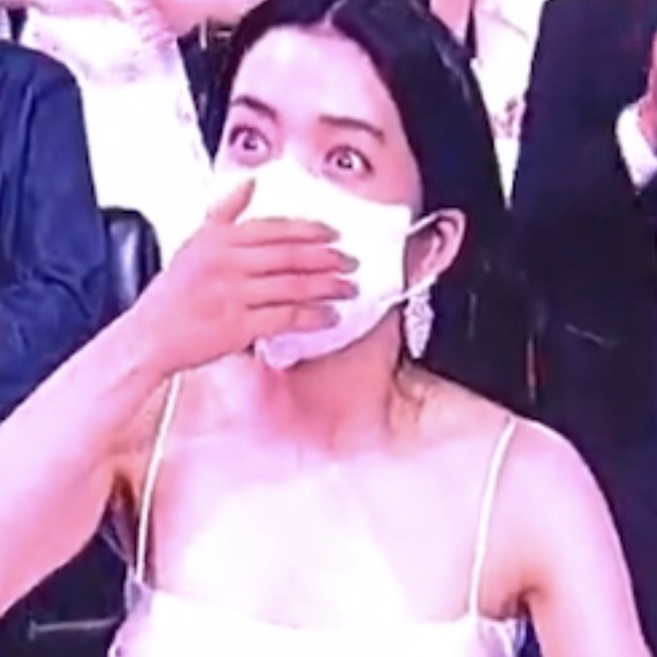 baekdothinker's tweet photo. baekdo’s signature pose KAJDKSKAKD I MISS THEM SO MUCH

#KimTaeRi #NamJooHyuk #TwentyFiveTwentyOne
#58thBaeksangArtsAwards https://t.co/M8kwGinLeJ