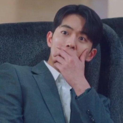 baekdothinker's tweet photo. baekdo’s signature pose KAJDKSKAKD I MISS THEM SO MUCH

#KimTaeRi #NamJooHyuk #TwentyFiveTwentyOne
#58thBaeksangArtsAwards https://t.co/M8kwGinLeJ