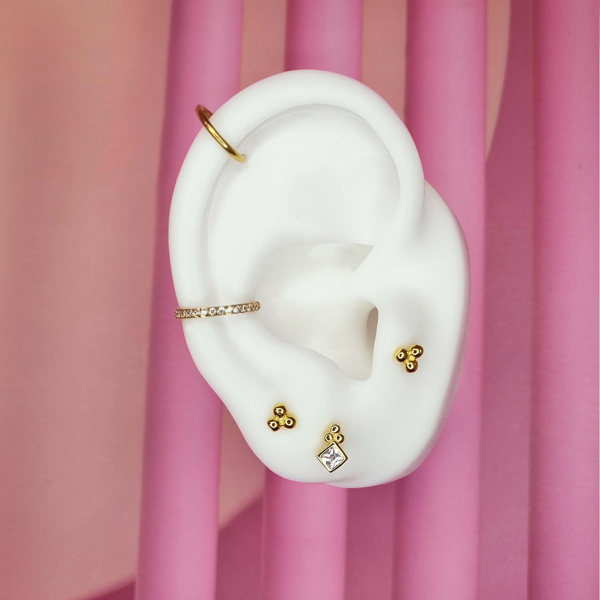 ThrowBackAnnie's tweet image. ✨Shop The LOOK!✨
🌟Elegant &amp;amp; Glam Earring Stacks!🌟

💎 throwbackannie.com 💎

#earringstack #earrings #goldearring #earpiercing #jewellery #glam #elegant #fashion #style #outfitoftheday piercing #sparkles #summer #styleblogger #outfit