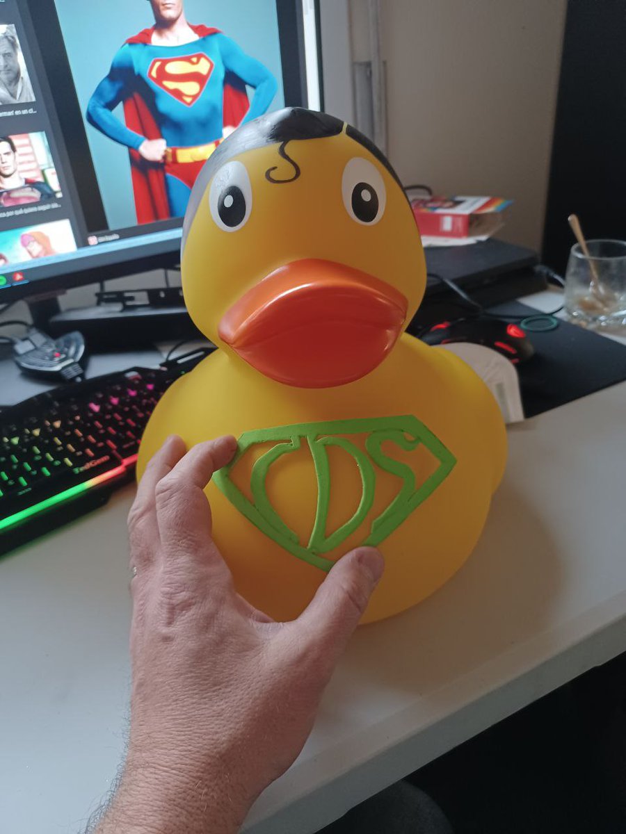 HPECDS_ES's tweet photo. En #HPECDS nos estamos preparando para la #Estropatada2022, la carrera de #biopatos en la ría de Bilbao. Repartiremos entre nuestra plantilla 30 #wopatos🐤que competirán para acabar con las enfermedades neurodegenerativas a través de la fundación @WalkOnProject.
#beCDS https://t.co/BOavkfhDFd