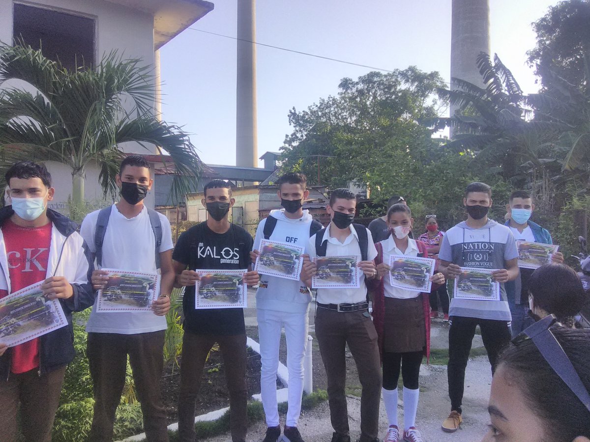 EL colectivo del IPE destaca la participación de estudiantes y profesores en el proyecto Siembra Conciencia
#FidelPorSiempre 
<a href="/CubaMined/">MINED</a>
<a href="/DME_Florida/">Dirección General de Educación Florida</a>
<a href="/CamagueyDPE/">DPE Camagüey</a>
