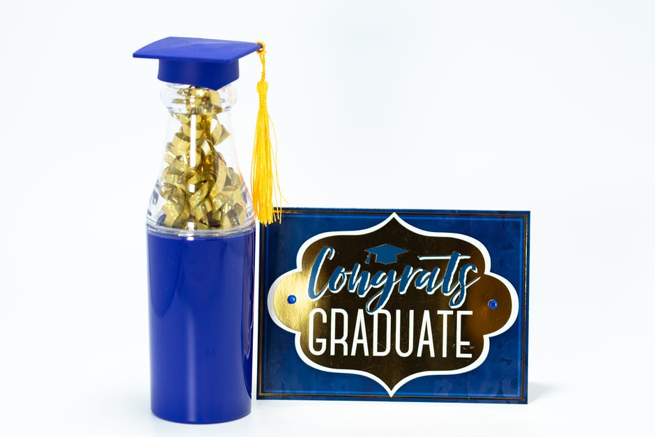 It’s graduation season! If you’re interviewing potential first-time hires, you’ll want to ask yourself these 7 critical questions. Download our guide today: effectivesales.sandler.com/resources/down…
#HiringTips