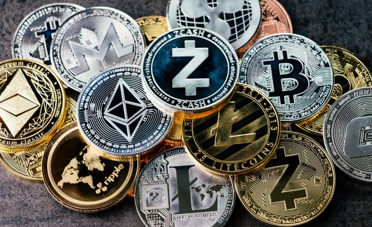 AnaLopez796's tweet photo. Italian fashion brand Gucci will accept cryptocurrency payments at five of its flagship stores in the U.S. by the end of the month, and plans to expand the pilot to all of its North American stores this summer.#BTC #ETH #GUCCI https://t.co/eOv7Q0A9Qv