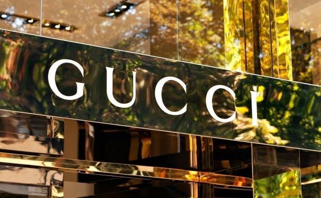 AnaLopez796's tweet photo. Italian fashion brand Gucci will accept cryptocurrency payments at five of its flagship stores in the U.S. by the end of the month, and plans to expand the pilot to all of its North American stores this summer.#BTC #ETH #GUCCI https://t.co/eOv7Q0A9Qv