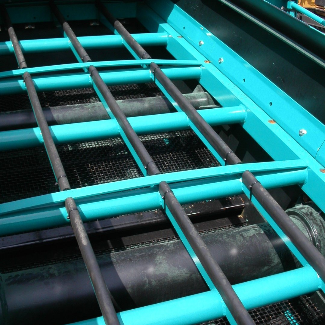 Graepels's tweet photo. Graepels manufacture Capping Rubber, which can be supplied in 10 meter long rolls, 40mm - 35mm wide. Capping rubber acts as a buffer and prevents damage to decking frames.
#Graepels #cappingrubber #rubbermaterials #Quarryingmaterials https://t.co/0cDAqPeDJv