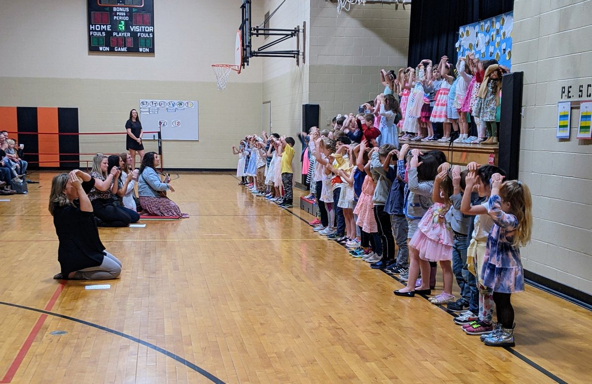 DrJ_cfprincipal's tweet photo. What an amazing Kdg Music and Poetry Performance this morning! Even included a finale with all kinders! And how about @GurneyMusic accompanying the whole show on ukulele! #toocute #CFChoosecourage https://t.co/06Y47fxiMc