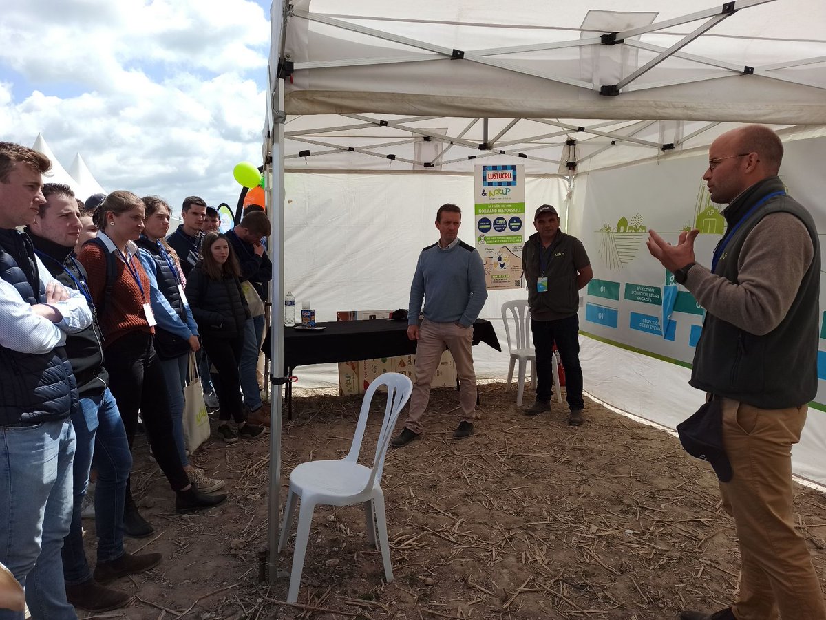 AGRICADRE_ESA's tweet photo. #ImpulsAgri par @NatUp_groupe ! #échanges #métiers #carrières 🚜🌱🌽📱🧑🏼‍🌾enjeux #agriculture #agroecologie #agriculturedeprécision #data #filières #carbone. BigUp aux étudiants #Agricadre @Groupe_ESA alternante @leptitlu76 et stagiaire @manon_dumesnil https://t.co/PZt8lUmQ5Q
