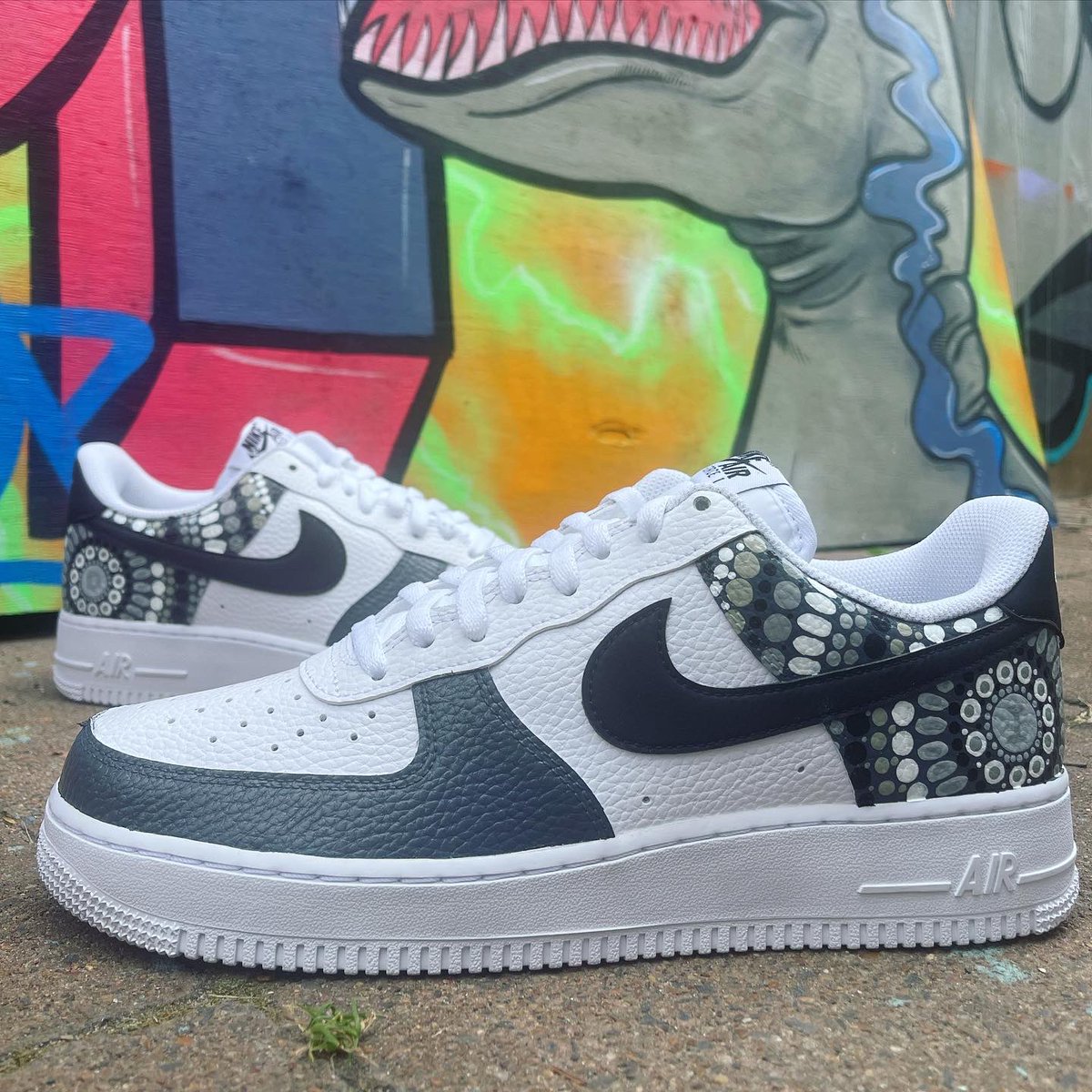 j_watsonart's tweet photo. Some more of our custom hand painted 1of1 sneakers.

✌🏼❤️

Order via dm.. https://t.co/q0mxbjHRvo