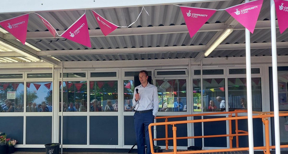 Fantastic day at the opening of Hale Community Centre’s new youth facility in Farnham, officially opened by the Rt Hon <a href="/Jeremy_Hunt/">Sir Jeremy Hunt MP</a> MP. 

Thanks to #NationalLottery players, this new youth centre will make a huge difference to the lives of local children and young people.