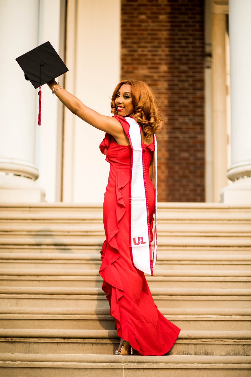 chlolabriee's tweet image. This degree holds a lot of weight! #ExerciseScienceMajor 👩🏽‍🎓