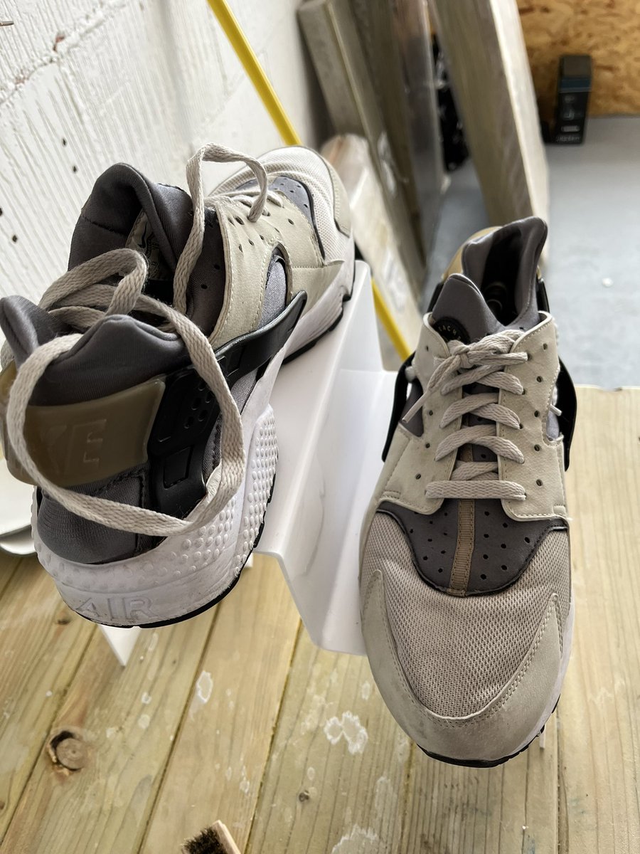 solepatrol666's tweet photo. Deep clean Nike Huarache with @Reno_station Reno-clean finished with a 2 coat Reno-protect.              #Nike #swoosh https://t.co/oVUKmk0fhx