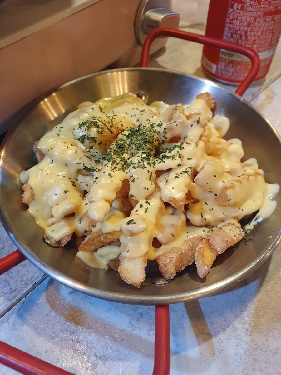 dotoribabs's tweet photo. 연남 맛집 떡심 ☆☆☆☆☆
가게는 좁지만 분위기 있고 가성비 좋은 즉석떡볶이 맛집 떡심 양도 넘치게 줘서 배부르게 먹을수있다 학생들이 가기 좋을듯 우리가 시킨건 우삼겹떡볶이 재방문의사 있음 #도토리밥_연남 #도토리밥_홍대 https://t.co/AEDehifZoo