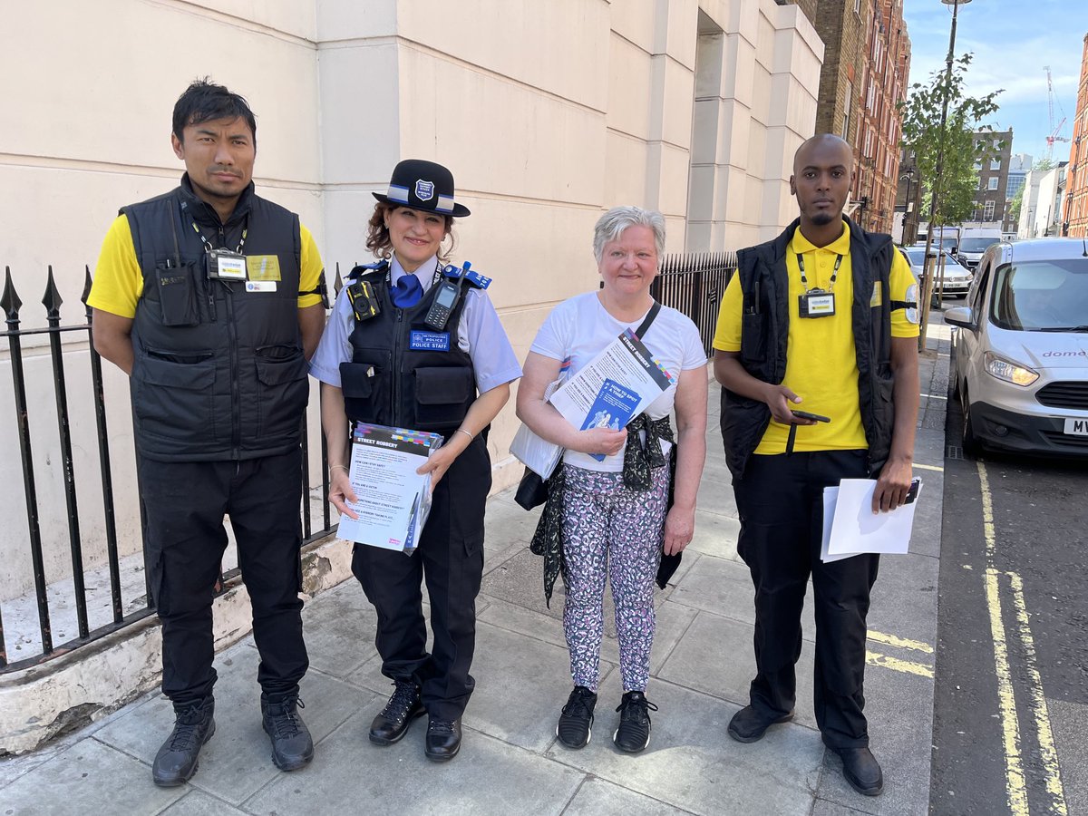 th_crime_watch's tweet photo. Helping @BakerStreetQ @MPSMarylebone leafletting about #streetrobbery + weapons sweep https://t.co/4OFUGXxZhC