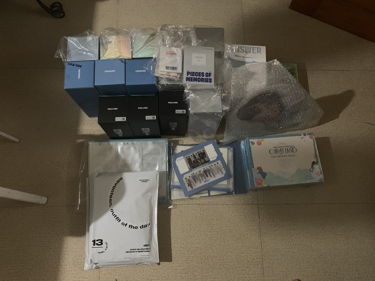 wwcart_17's tweet photo. #WWCart_Updates | 

good evening! these are the items that inlcude in box 2 and we are now sorting the items, we will keep u update once we’re done! thank you 🫶🏻🌷 https://t.co/DXvLi98E6S