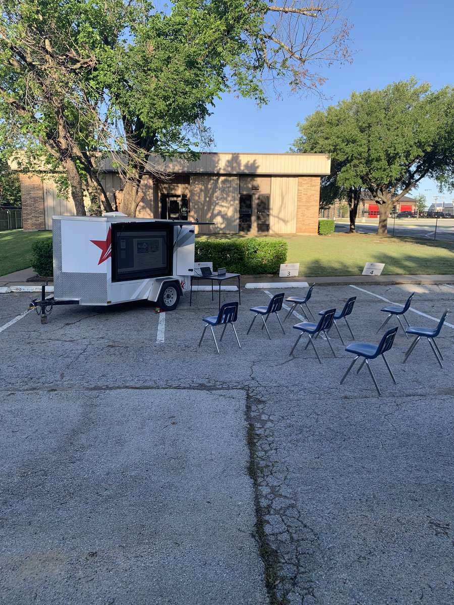 coxjodir's tweet photo. We’re ready for the 2022 Virtual Parent and Families event! Thank you @edtechcto and GCISD Technology Department for your support to host outdoors! https://t.co/k3cmQxiny6