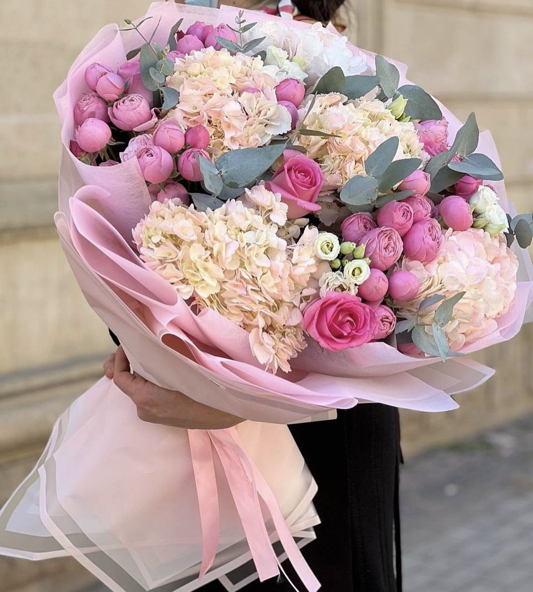 bottegalolita's tweet photo. Beautiful bouquet https://t.co/EpvHvOcLty
