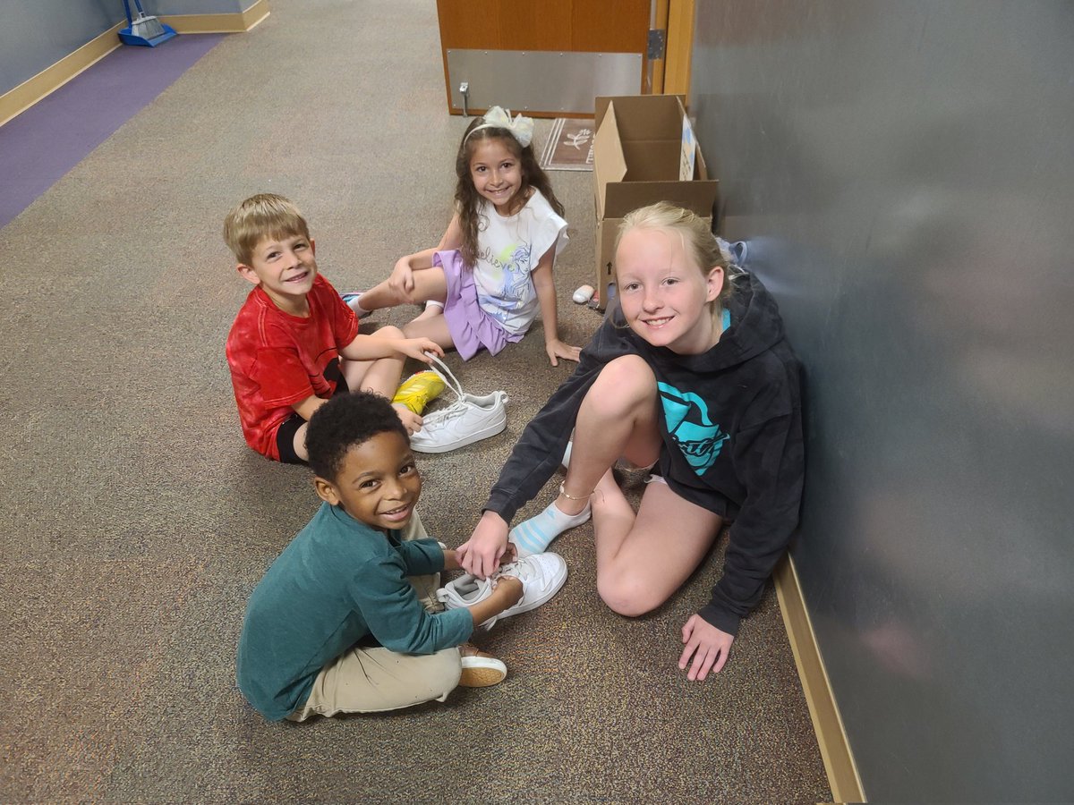 HmeCounselor's tweet photo. HME Student Council and 1st &amp; kinder friends working to master tying shoes.
@HmeCounselor #HMEProud #CardinalsHaveCharacter https://t.co/zaBFCdTARb