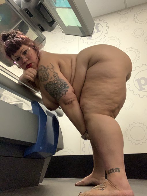 Tanning is always an opportunity to slut it up   OnlyFans ⬇️ https://t.co/7ZC7NgyNXs<a href="/tag/mvsales"class="tags"><span>#mvsales</span></a>