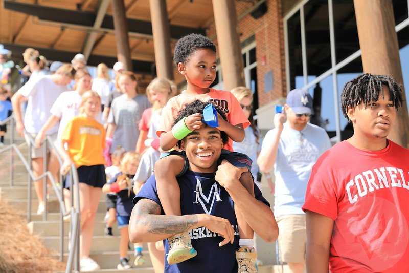 coachT_fearless's tweet photo. My PG, @SyncereHarris3 and my son all in one snapshot at @MVPSchool #mvrally22. Doesn't get any better for me. This will get framed lol! It's all about family. #FaithOverFear #WeOverMe #LOYALTY https://t.co/tROnIZVq7T