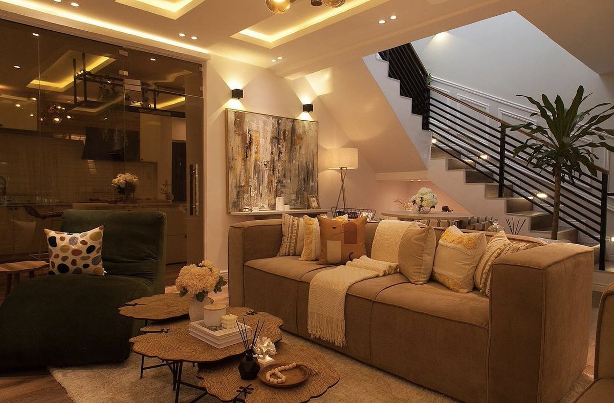 Elkrosmediahub's tweet photo. Let me even do a fresh thread of that house in Lekki Gardens.

LOCATION -• Lekki Gardens Phase 2, by Abraham Adesanya traffic light, Lagos
APARTMENT -• Three bedroom semi detached duplex
PRICE -• N120million only.

Living room. https://t.co/R5bJW8HLEJ