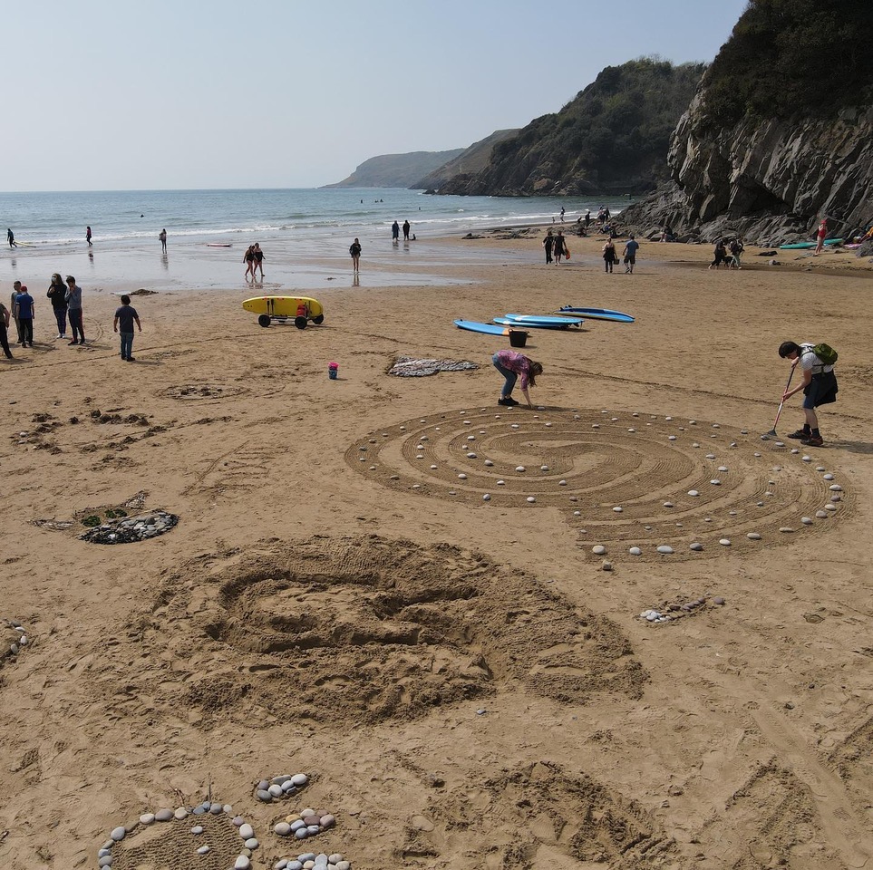 Ahead of our #GreenSpaceDarkSkies event in the Gower AONB, <a href="/amimarsden/">Ami Marsden</a> has been working with <a href="/MixtupSwansea/">Mixtup</a> to create sculptures using natural materials. We love their sand art!

Are you joining us in the Gower next Fri to create art in the landscape? bit.ly/3IHF8HP