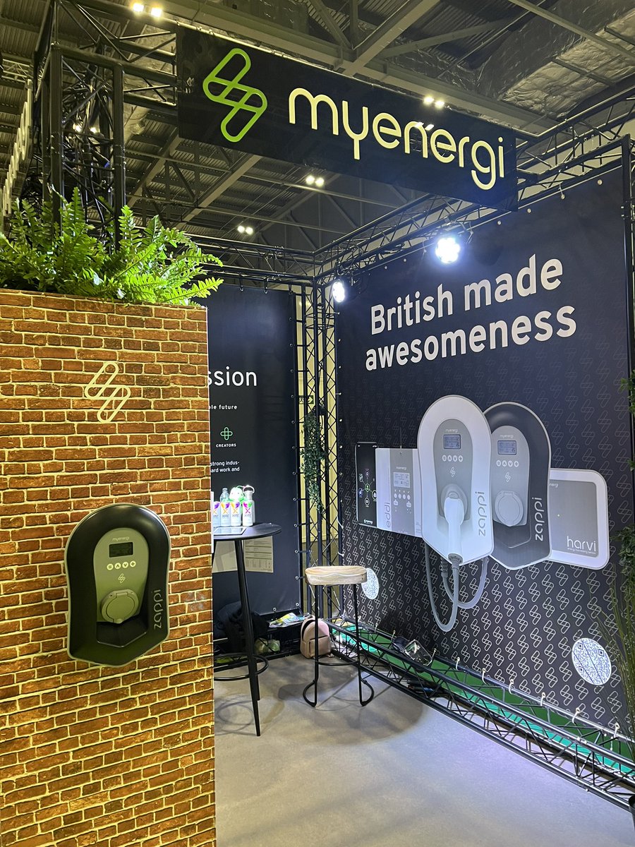 FreshAmbitionCo's tweet photo. Inspiring visit to GreenLiving Live @granddesigns  #carbonfootprint #savingtheplanet https://t.co/hl33iGD5Nx