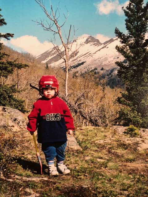 ConorRyan_93's tweet image. {new feature}

“You can take the kid out of Alaska. But you can never take Alaska out of a kid.”

From 50-mile hikes to tracking wolves in Alaska, Jeremy Swayman &amp;amp; his dad share an inseparable bond over the great outdoors — and the escape it provides: 
bostonsportsjournal.com/2022/05/06/fro…