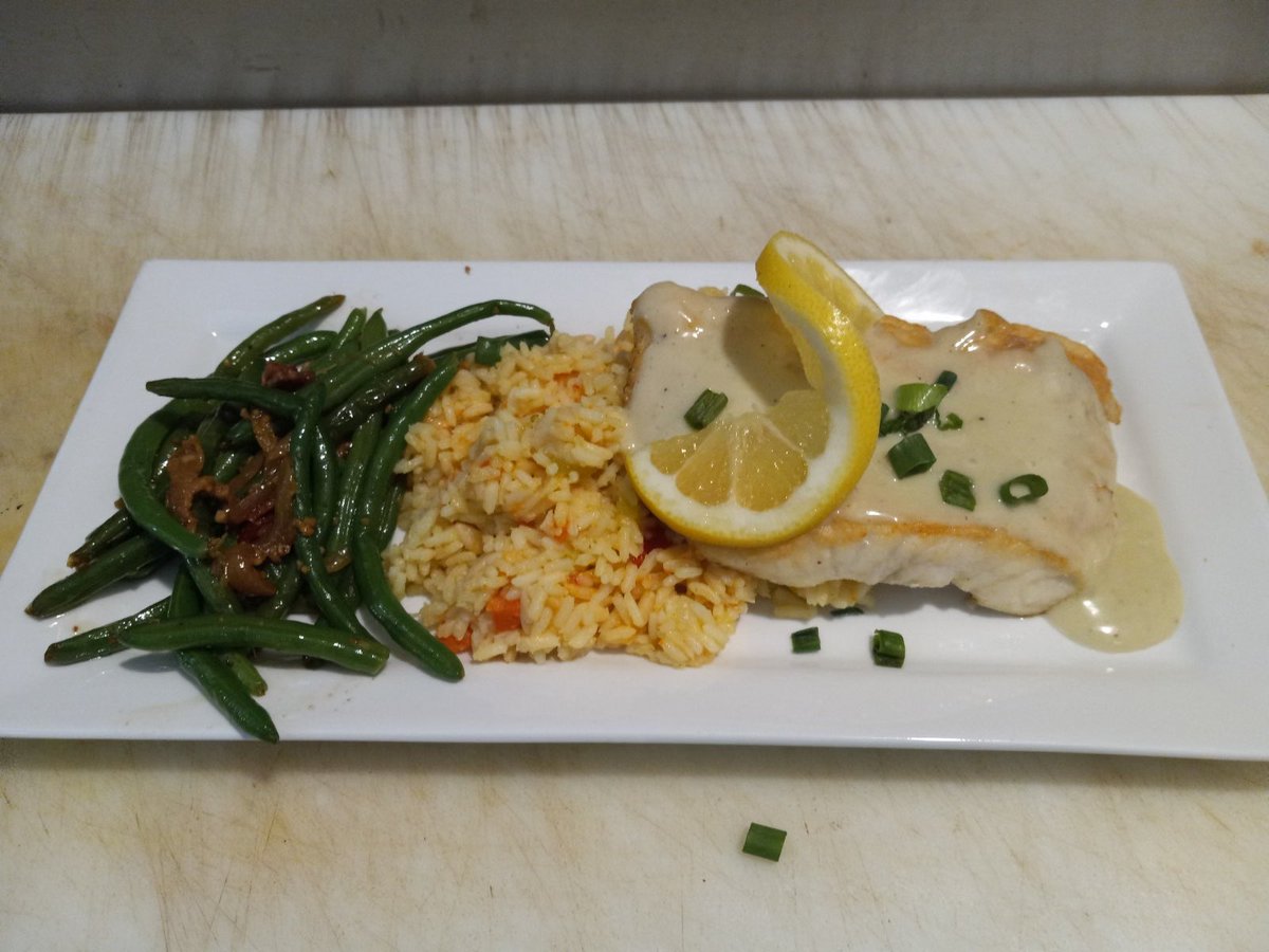 CBsChopHouse's tweet photo. Tonight’s Dinner Feature: 9oz seared halibut…topped with burblanc sauce includes veggie &amp; starch https://t.co/N6Q5C2phnU