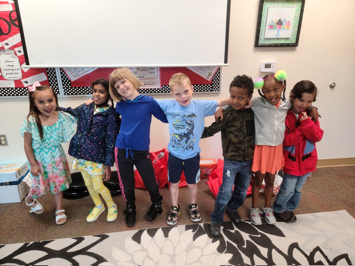 HmeCounselor's tweet photo. Mrs. Blake's kindergarten friends helping as the HME Cardinal News Crew this morning.
@HmeCounselor #HMEProud #CardinalsHaveCharacter https://t.co/qKno9p5w3w