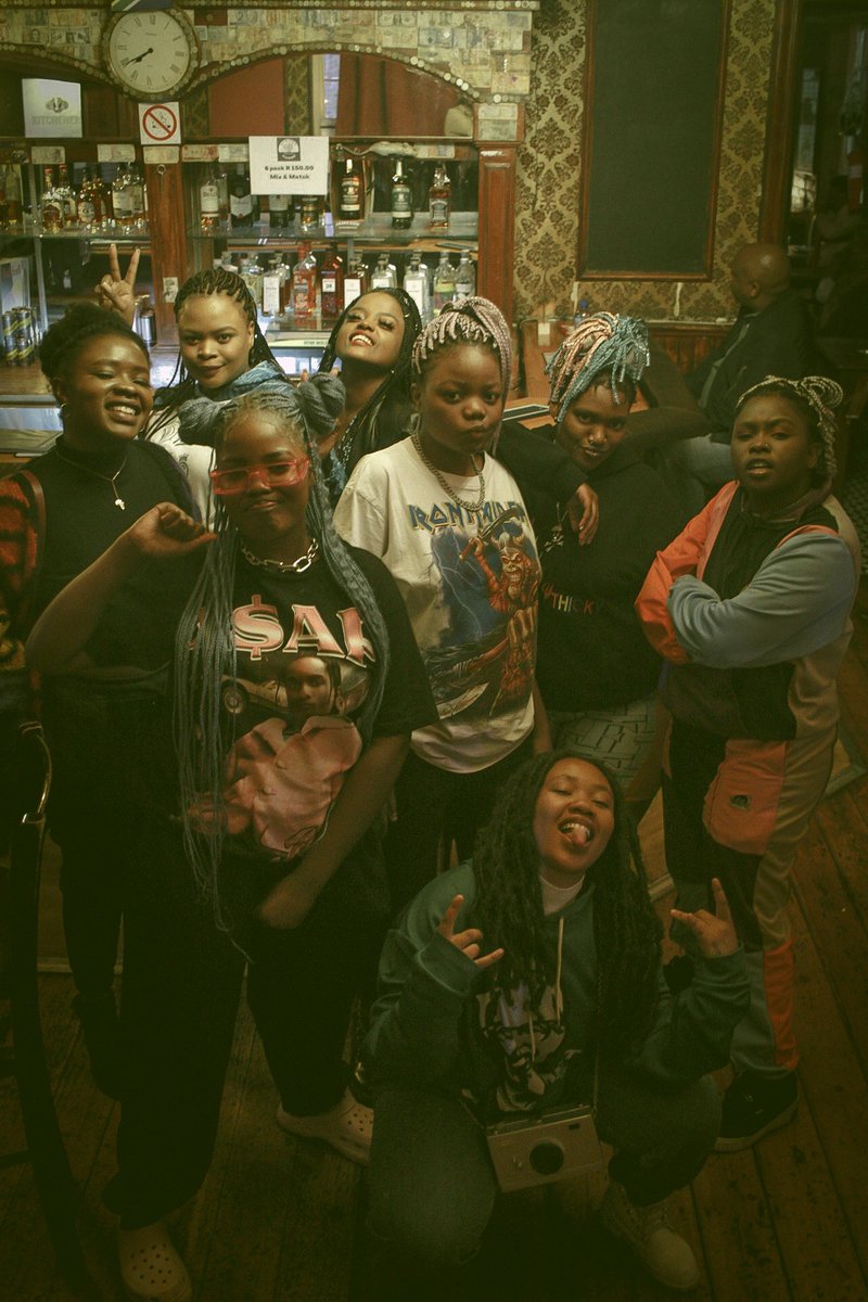 OnSessionLive's tweet photo. Queens in music β€π
#PinkyTurnUp #LadiesNight #OnSessionLive https://t.co/3UI1bREMlW