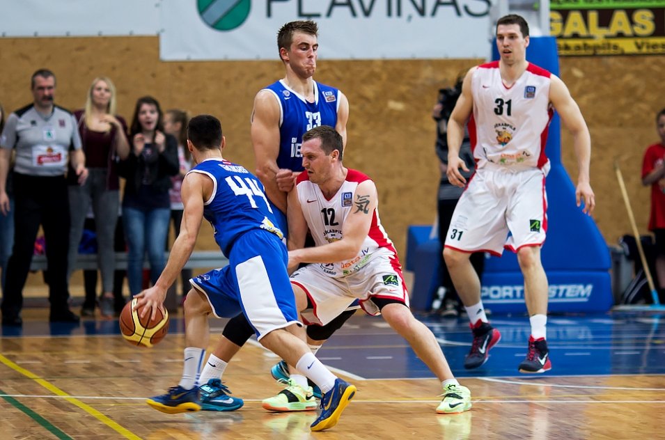 ParBasketbolu's tweet photo. 🇱🇻7.maijs vēsturē
2015.gada LBL 1/2finālā @JekabpilsBK (E.Valeiko) pārspēja BK Ventspils (R.Štelmahers) 89-87, panākot sērijā 2-2.
M.Burwell 26, P.Veselovs 13 - N.Gkikas 18, A.Butjankovs 15.
📸L. Irša
#dienavēsturē https://t.co/Em1FglPpgn