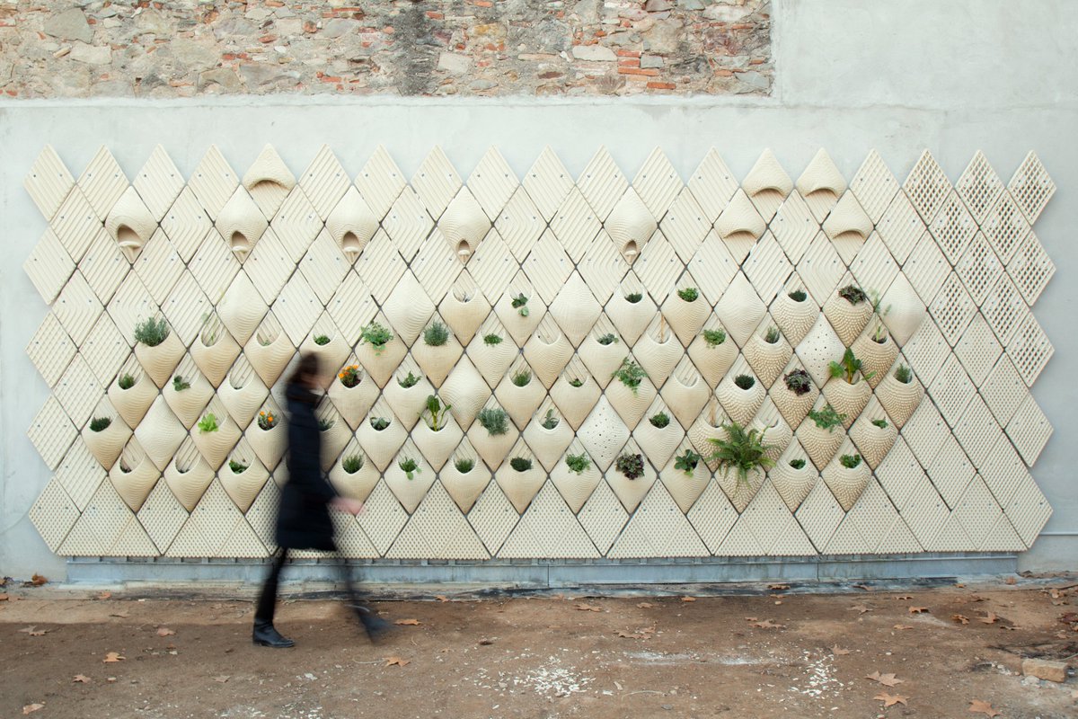 Food &amp; Energy in Public Space Round Table.

The event will consist of the presentation of the wall installed in @ConnectHort and a roundtable with experts includes: <a href="/ChiaraFarinea/">Chiara Farinea</a>, <a href="/arqdeterra/">elisabetta carnevale</a>, Diego Arnold, Edouard Cabay, <a href="/openp2pdesign/">Massimo Menichinelli</a>

More info: model.barcelona/en/food-energy…