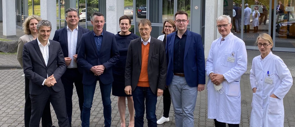 Besuch der Kinderklinik St. Augustin war erhellend wie ernüchternd. Dieser Klinik verdanken so viele Kinder ihr Leben. Jetzt ist Bausubstanz alt und kaputt, sie macht Defizite. Wir werden das ändern: Kinderkliniken kommen aus der Fallpauschale, dann gibt es auch kein Defizit mehr
