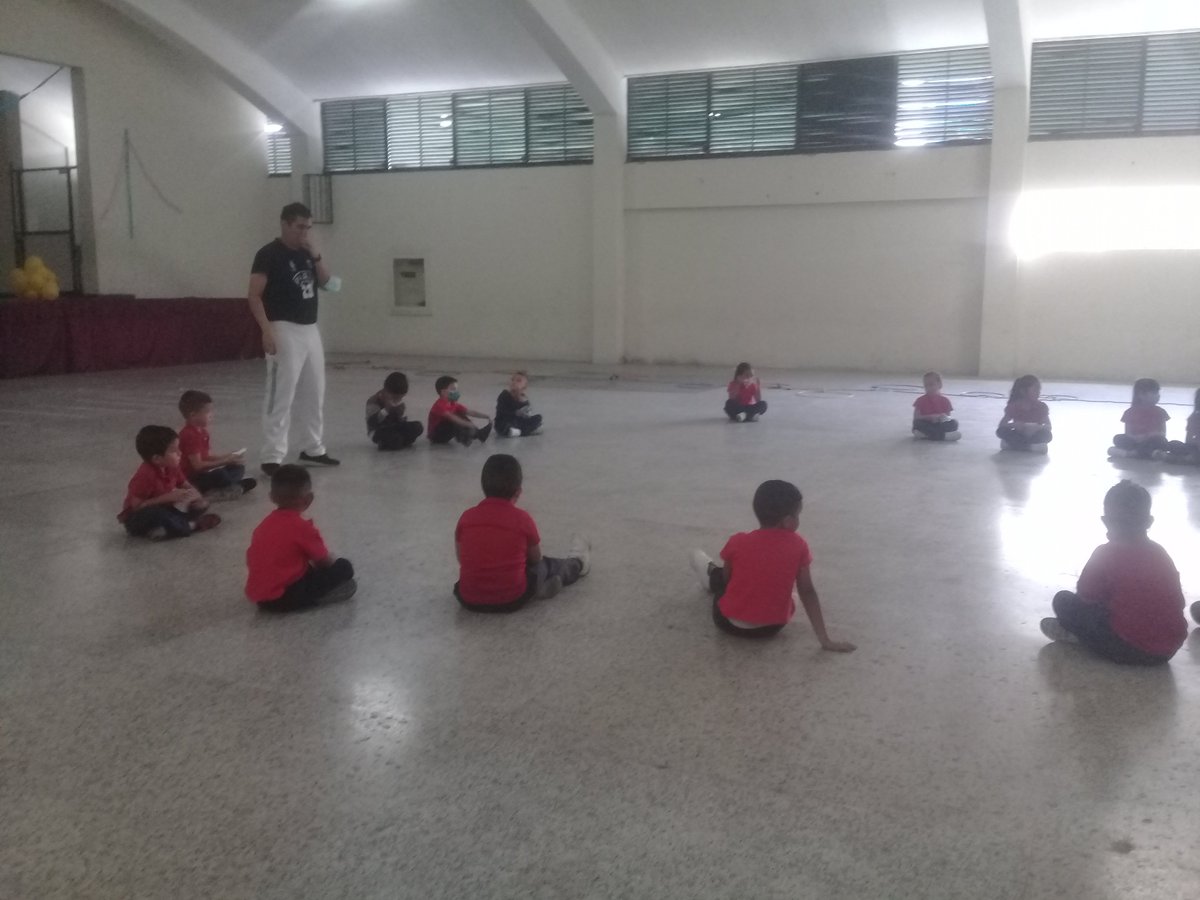 DorisJi32185292's tweet photo. #Berzabeth Gandica jefa de Zona Educativa Táchira junto a la coordinación de educación FÍSICA Felicita a los 3 docentes q nos representarán en el 1er Festival de Clases desde el 9 al 14 de Mayo en el Edo. Trujillo
@MPPEDUCACION @_LaAvanzadora @DGEFDMPPE @Berzabethg1 y https://t.co/OhTnoP1Dct