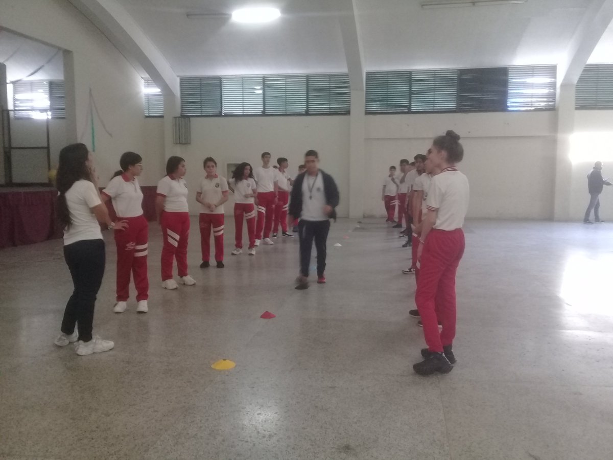 DorisJi32185292's tweet photo. #Berzabeth Gandica jefa de Zona Educativa Táchira junto a la coordinación de educación FÍSICA Felicita a los 3 docentes q nos representarán en el 1er Festival de Clases desde el 9 al 14 de Mayo en el Edo. Trujillo
@MPPEDUCACION @_LaAvanzadora @DGEFDMPPE @Berzabethg1 y https://t.co/OhTnoP1Dct