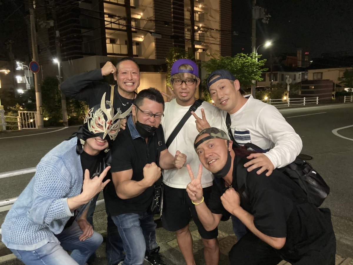 kness0416's tweet photo. みんなありがとう😊

楽しい夜でした😁

#クネスカ
#ジミーズ
#ドラゴンゲート
#送別会 https://t.co/Qx4bwz76HW