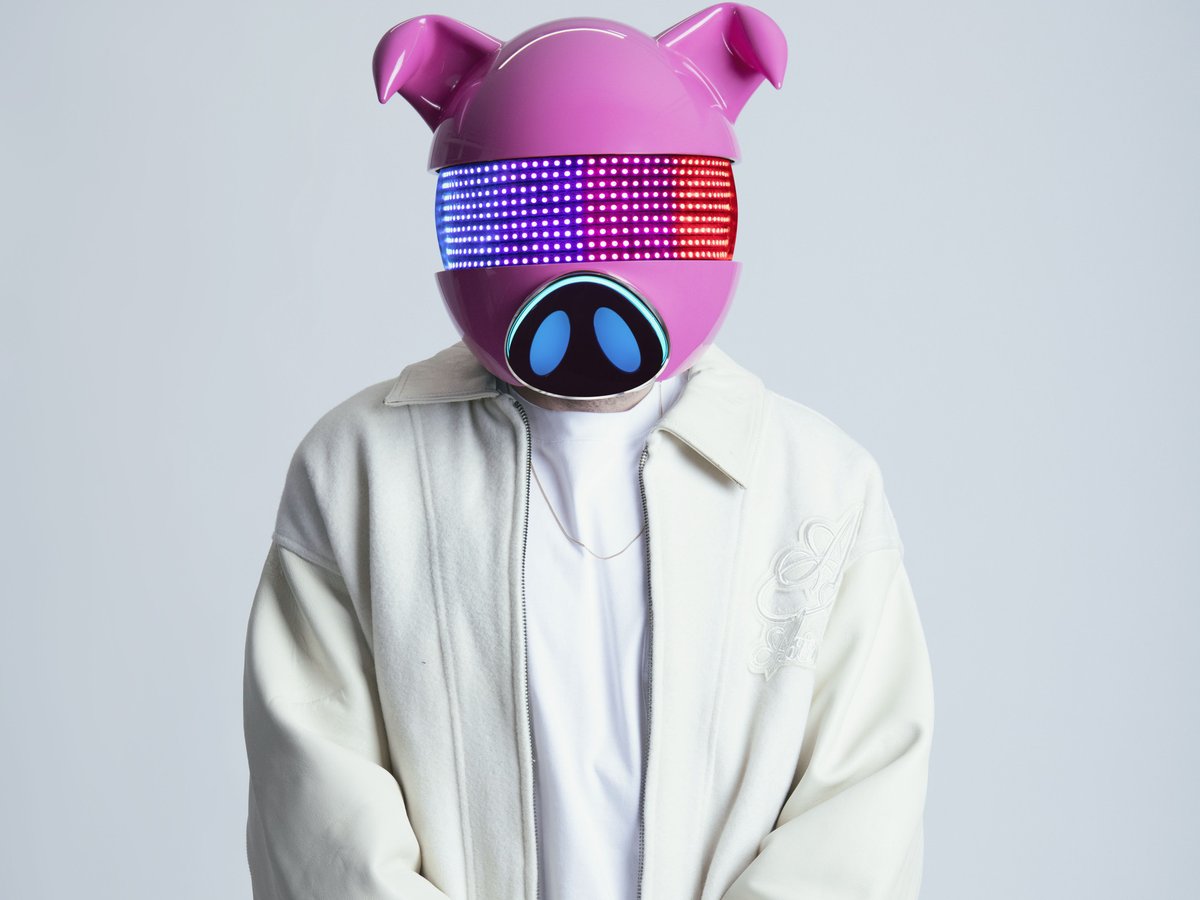 RUN THE TRAP tweet media