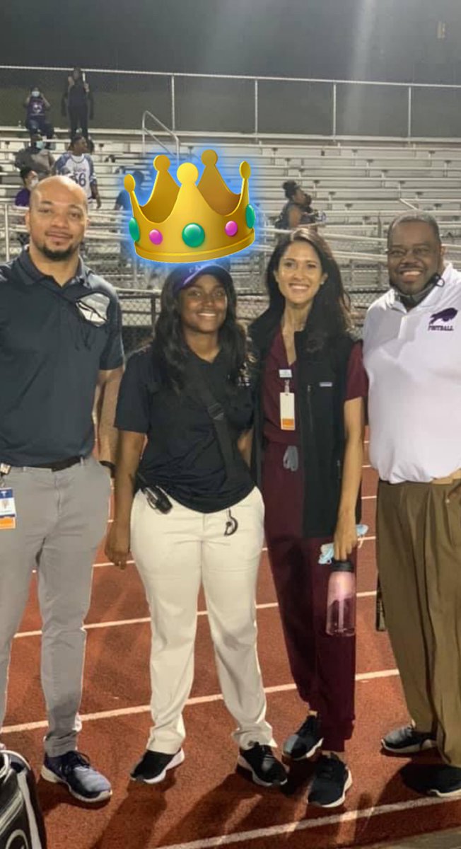 AHParkerFootba1's tweet photo. Happy birthday to the one who keep not only the players but the coaches healthy and the best Athletic trainer in the nation. @kleonard94 https://t.co/MWg7VCiQuy