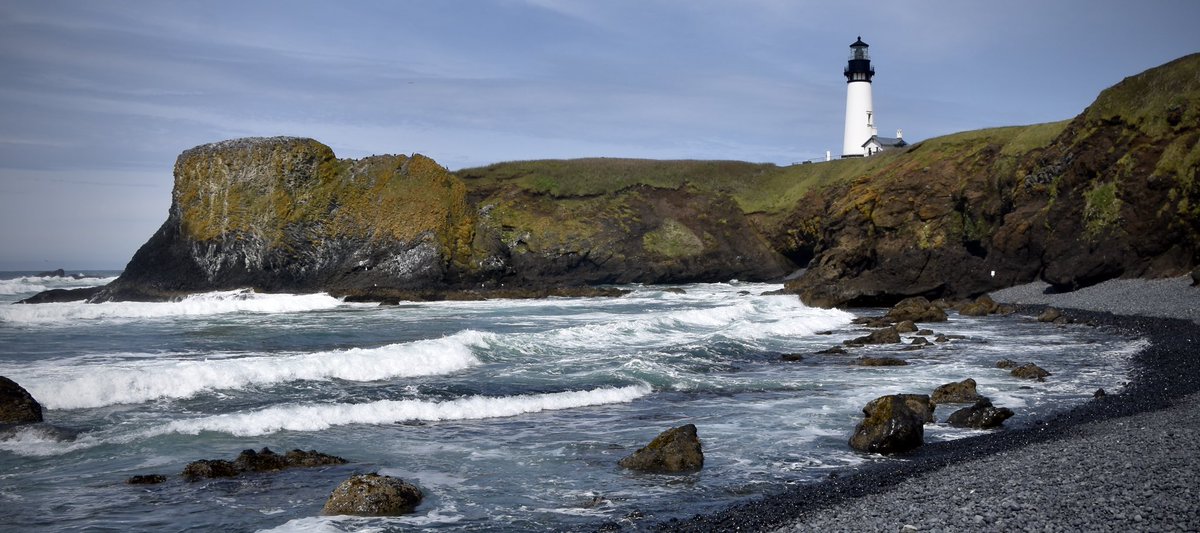 pariniconnects's tweet photo. @ThePeoplesCoast Yaquina Bay 💙 So much to see and do here. #oregoncoast https://t.co/StjaBMj9yh