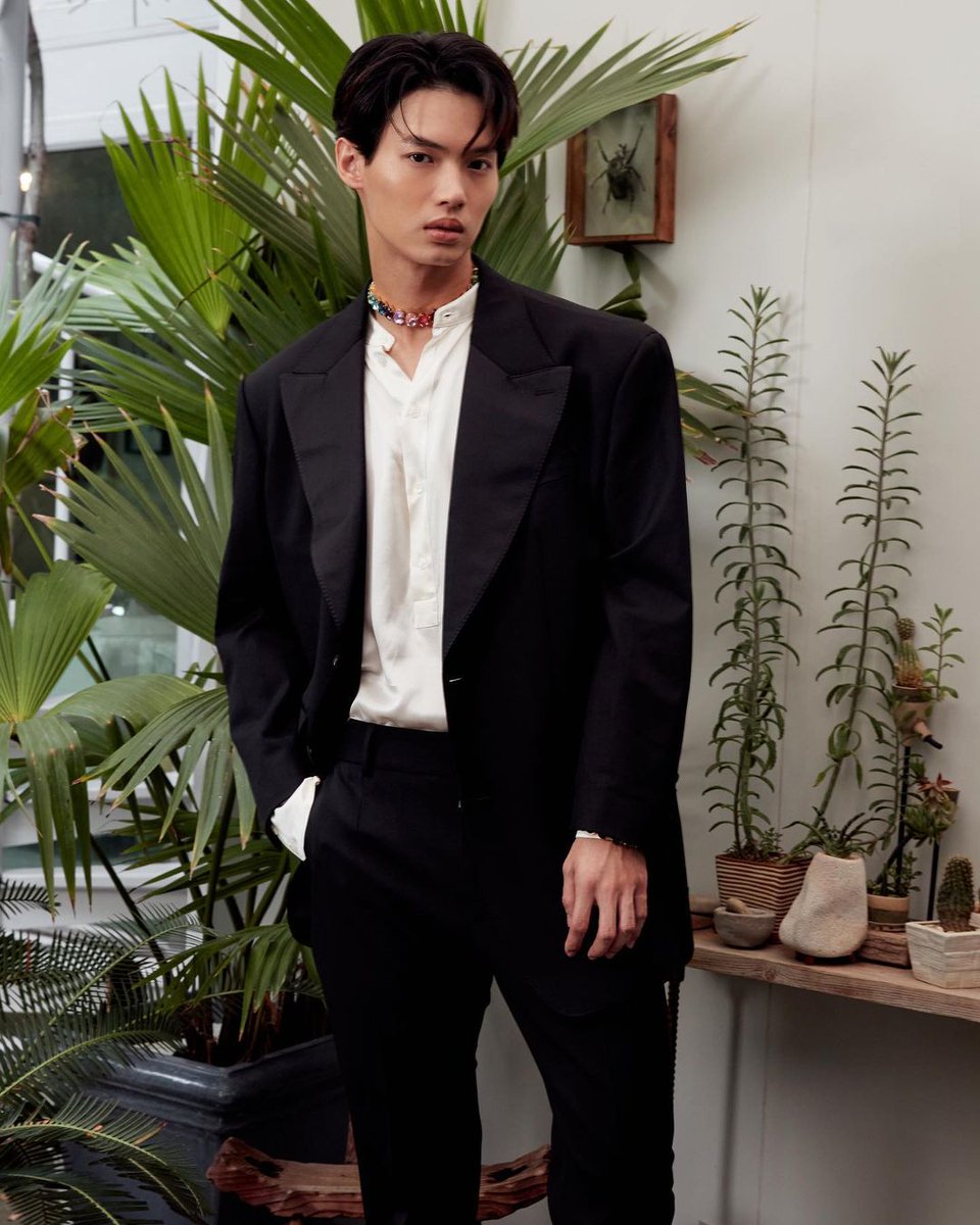 DreamBL_PT's tweet photo. A colecção Primavera/Verão 2022 da Dolce Gabanna foi lançada e contou com algumas caras conhecidas para a sua campanha! (1/2)

Fotos de @winmetawin e @dew_jsu
[cr. ellementhailand ig]

#Dolcegabbana 
#Winmetawin #Dew_jsu 
#DGSS22 #DGLight #DGLightTherapy #DGThailand #DGBox #DG3 https://t.co/sUSR6lV2aN