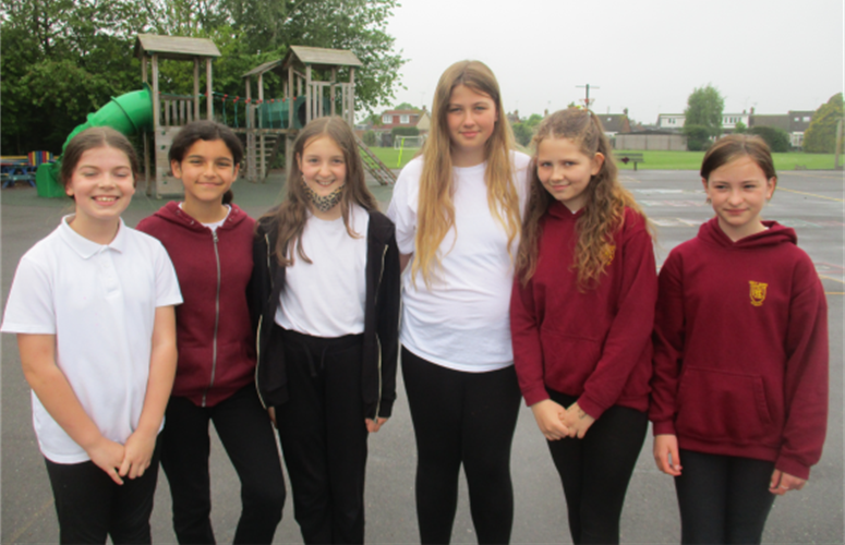 HoltFarmJunSch's tweet photo. This week, our Year 5/6 netballers played a game against Ashingdon Primary. We won 5-4—a fantastic way to end the season! Thank you to Mrs Smith for training the team. Maryam said, ‘ We persevered really well and worked together as a team!’ https://t.co/NCS0Abluwh